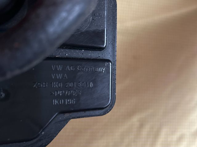 bontott AUDI A3 Üzemanyagszűrő Ház