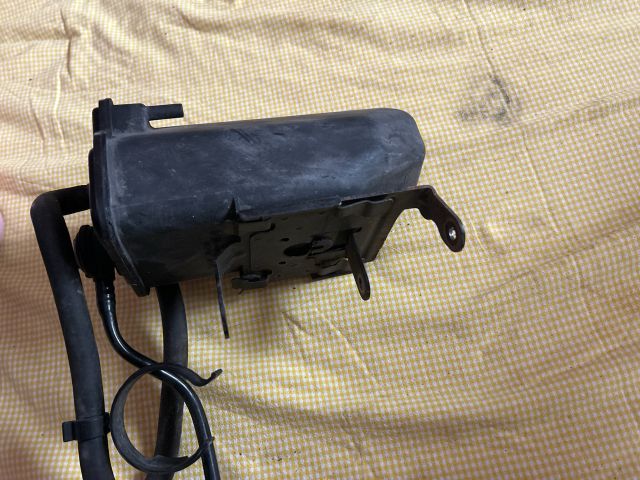 bontott AUDI A3 Üzemanyagszűrő Ház