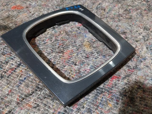 bontott AUDI A3 Váltószoknya Rögzítő Keret