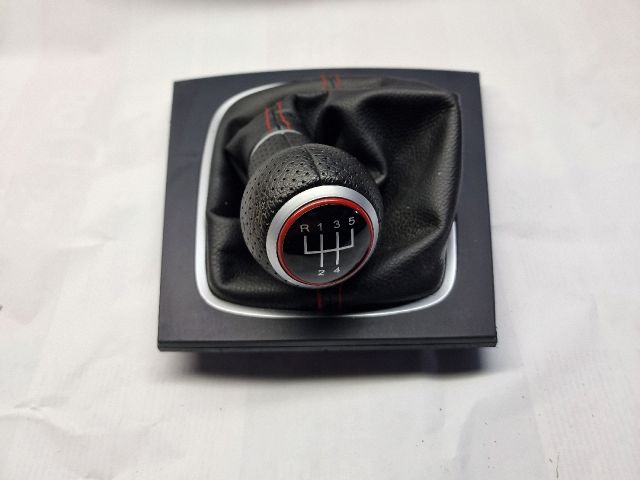 bontott AUDI A3 Váltószoknya