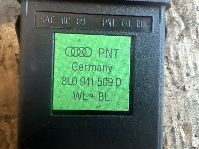 bontott AUDI A3 Vészvillogó Kapcsoló