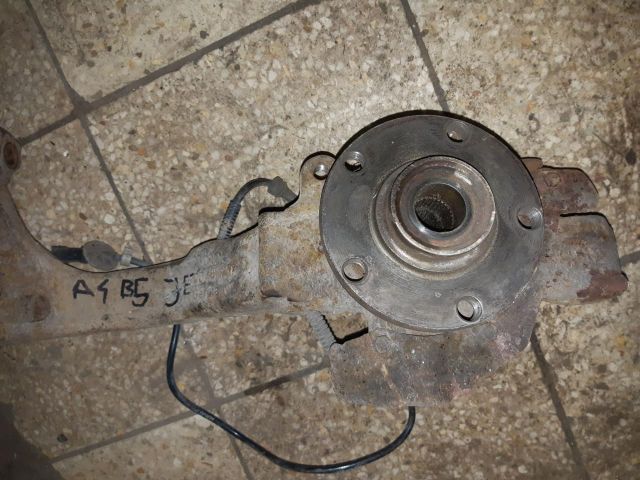 bontott AUDI A4 B5 Bal első Csonkállvány Kerékaggyal