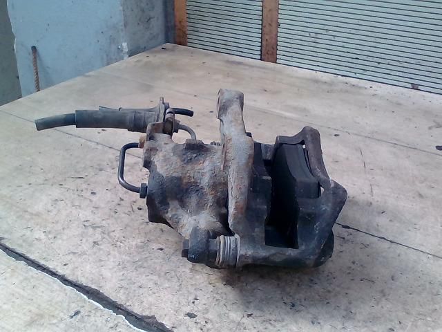 bontott AUDI A4 B5 Bal első Féknyereg Munkahengerrel