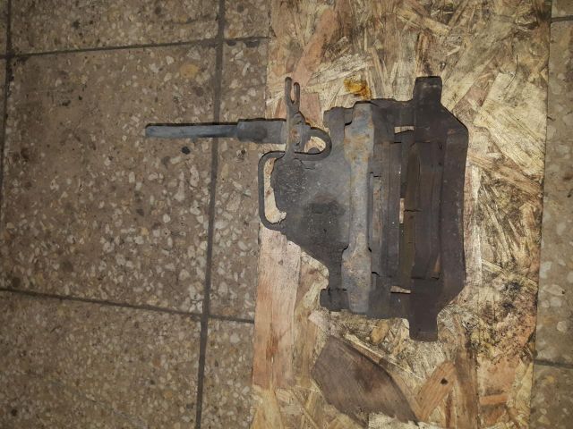 bontott AUDI A4 B5 Bal első Féknyereg Munkahengerrel