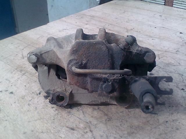 bontott AUDI A4 B5 Bal első Féknyereg Munkahengerrel