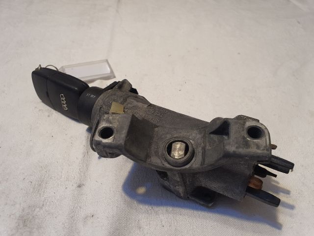 bontott AUDI A4 B5 Gyújtáskapcsoló Házzal