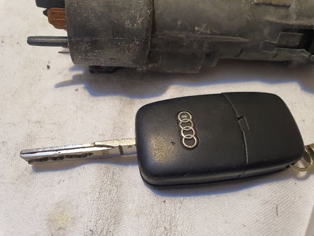 bontott AUDI A4 B5 Gyújtáskapcsoló Házzal