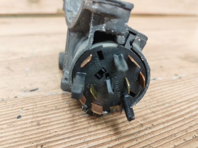 bontott AUDI A4 B5 Gyújtáskapcsoló Házzal