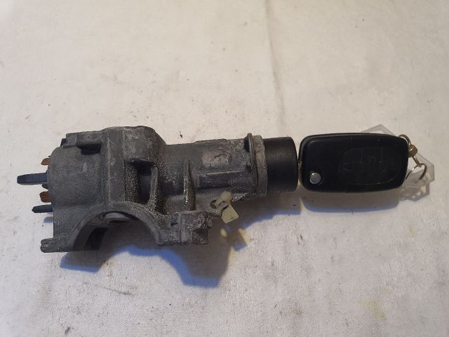 bontott AUDI A4 B5 Gyújtáskapcsoló Házzal