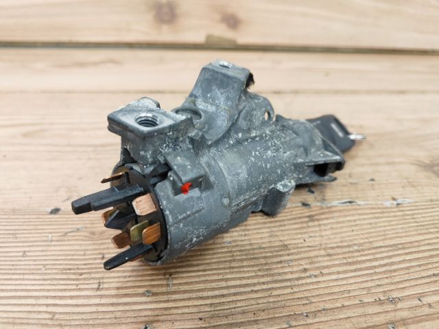 bontott AUDI A4 B5 Gyújtáskapcsoló Házzal