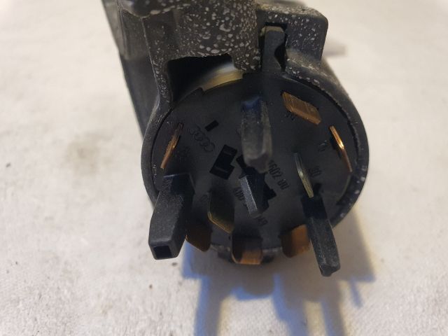 bontott AUDI A4 B5 Gyújtáskapcsoló Házzal
