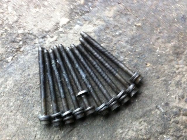 bontott AUDI A4 B5 Hengerfej Csavar