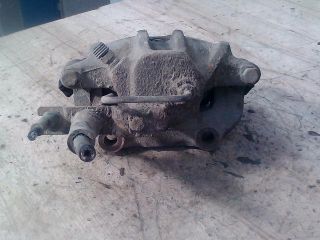 bontott AUDI A4 B5 Jobb első Féknyereg Munkahengerrel