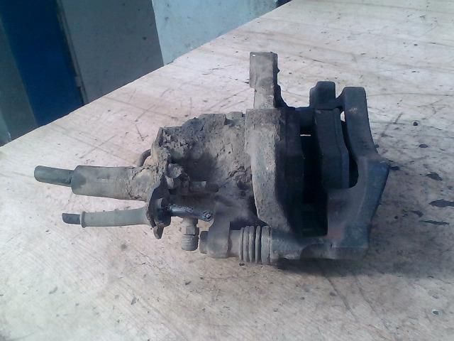 bontott AUDI A4 B5 Jobb első Féknyereg Munkahengerrel