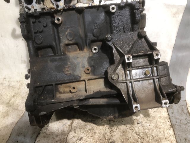 bontott AUDI A4 B5 Motor (Fűzött blokk hengerfejjel)