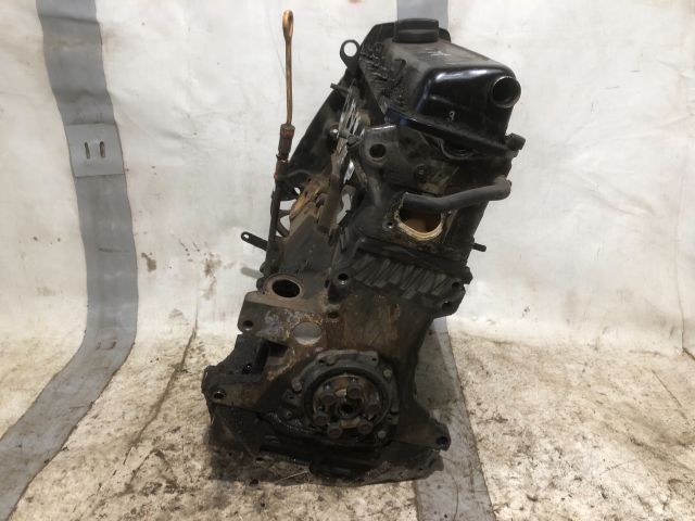 bontott AUDI A4 B5 Motor (Fűzött blokk hengerfejjel)