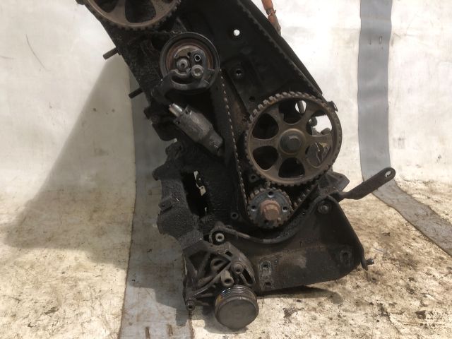 bontott AUDI A4 B5 Motor (Fűzött blokk hengerfejjel)