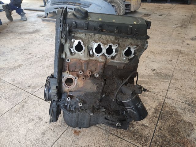 bontott AUDI A4 B5 Motor (Fűzött blokk hengerfejjel)