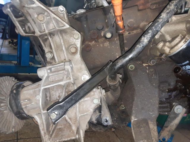 bontott AUDI A4 B5 Motor (Fűzött blokk hengerfejjel)