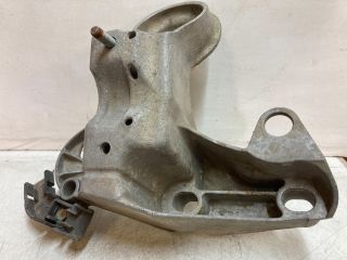 bontott AUDI A4 B5 Motor Tartó Bak Jobb