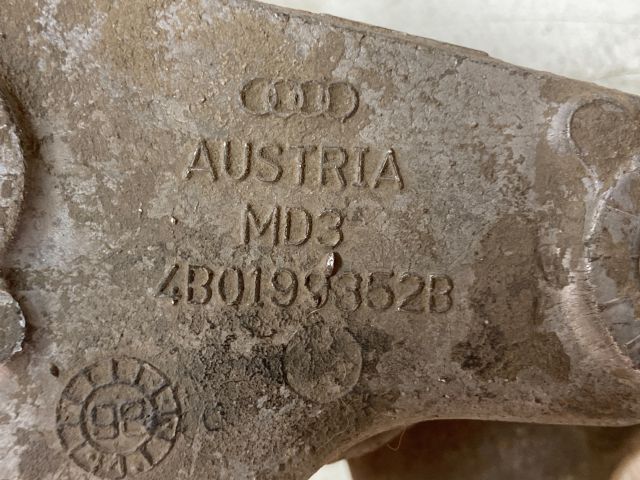 bontott AUDI A4 B5 Motor Tartó Bak Jobb