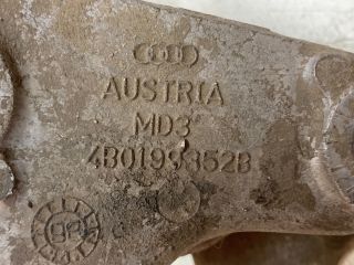 bontott AUDI A4 B5 Motor Tartó Bak Jobb