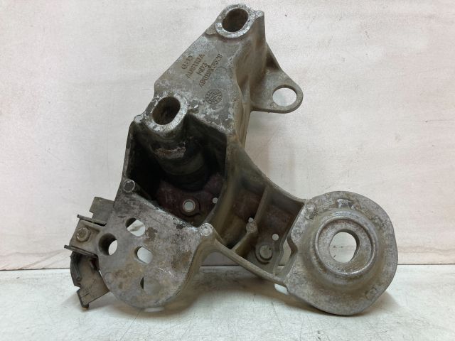 bontott AUDI A4 B5 Motor Tartó Bak Jobb