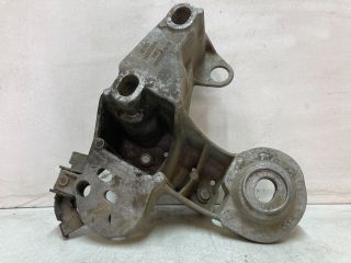 bontott AUDI A4 B5 Motor Tartó Bak Jobb