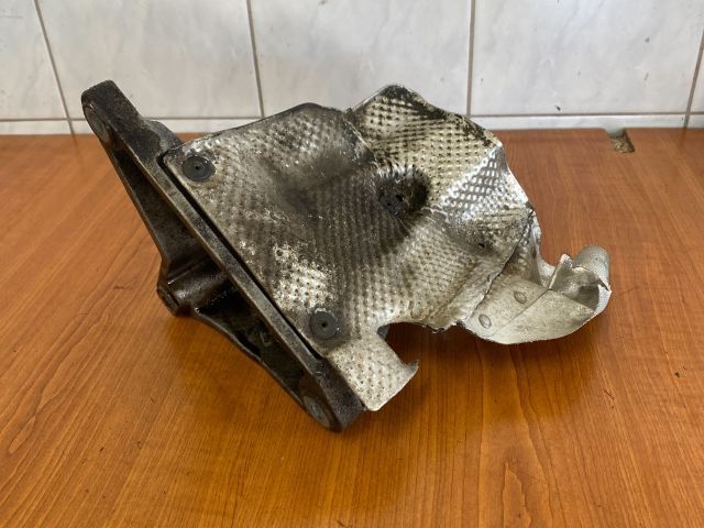 bontott AUDI A4 B5 Motor Tartó Bak Jobb