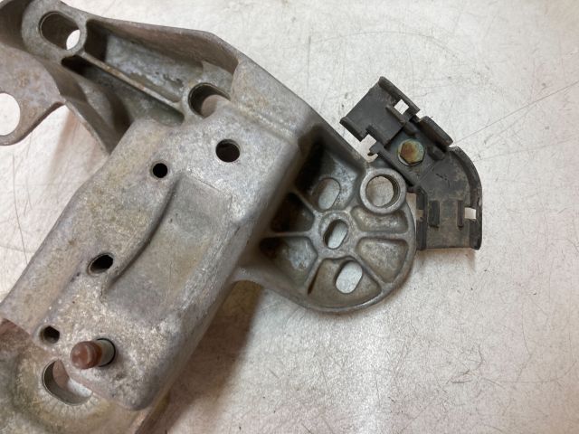 bontott AUDI A4 B5 Motor Tartó Bak Jobb