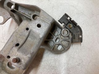 bontott AUDI A4 B5 Motor Tartó Bak Jobb