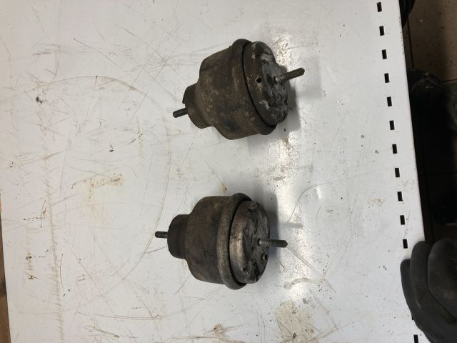 bontott AUDI A4 B5 Motor Tartó Bak (Pozíciófüggetlen)