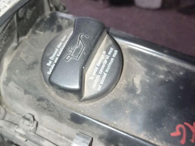 bontott AUDI A4 B5 Olajbeöntő Sapka