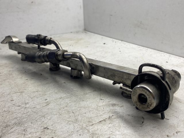 bontott AUDI A4 B5 Porlasztó Sor / Híd