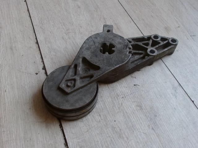 bontott AUDI A4 B5 Szíjfeszítő Görgő