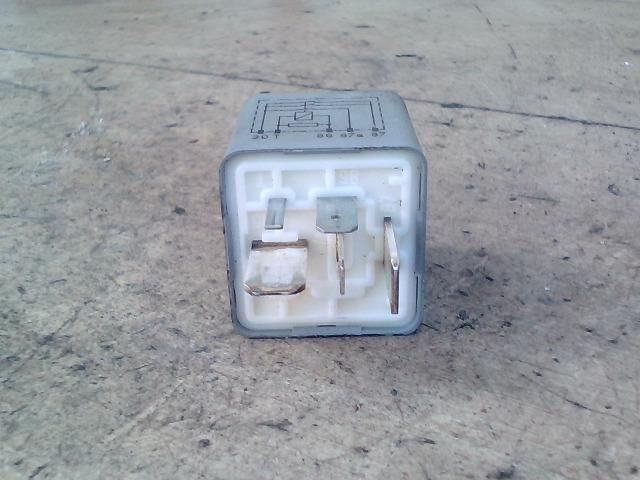 bontott AUDI A4 B5 Üzemanyag Szivattyú Relé