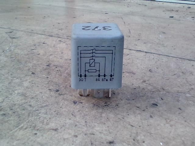 bontott AUDI A4 B5 Üzemanyag Szivattyú Relé