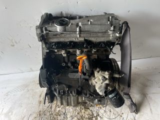 bontott AUDI A4 B5 Motor (Fűzött blokk hengerfejjel)