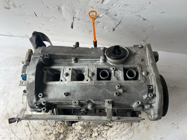 bontott AUDI A4 B5 Motor (Fűzött blokk hengerfejjel)