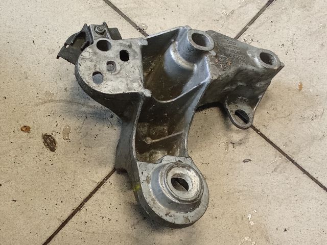 bontott AUDI A4 B5 Motor Tartó Bak (Pozíciófüggetlen)