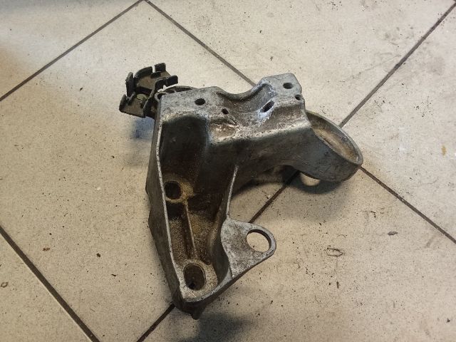 bontott AUDI A4 B5 Motor Tartó Bak (Pozíciófüggetlen)