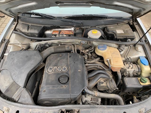 bontott AUDI A4 B5 Olajbeöntő Sapka