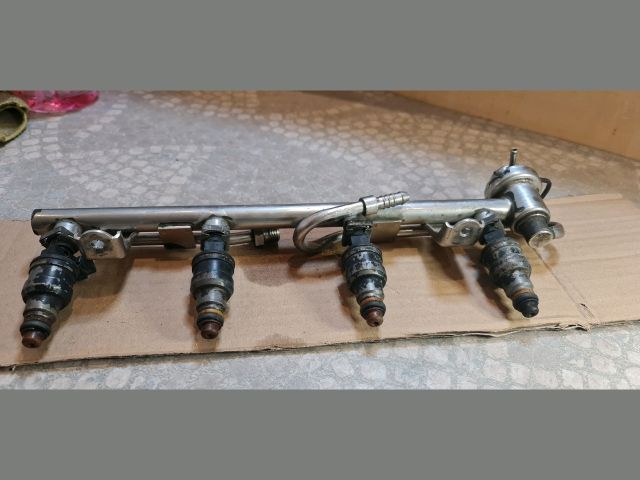 bontott AUDI A4 B5 Porlasztó Sor / Híd