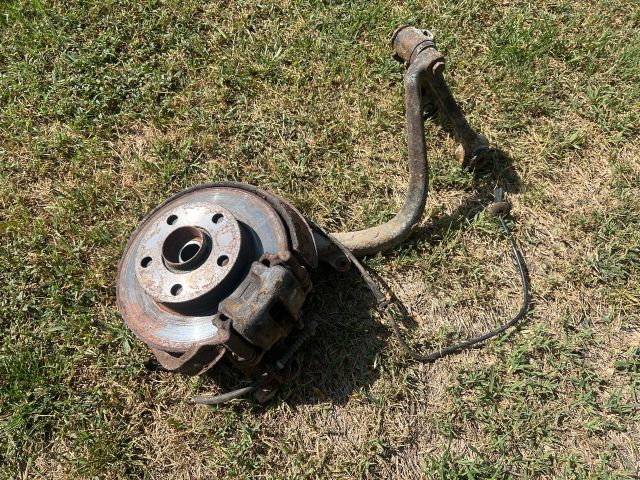 bontott AUDI A4 B5 Bal hátsó Kerékagy