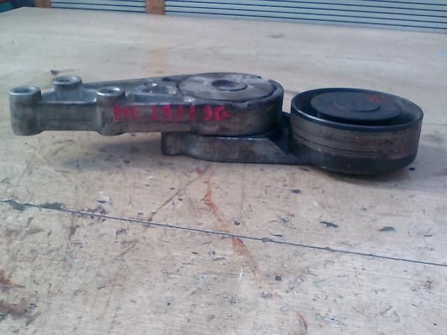 bontott AUDI A4 B5 Szíjfeszítő Görgő