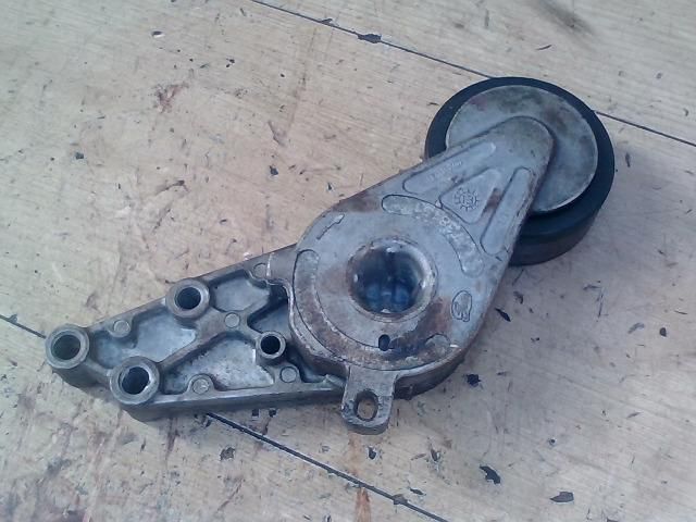 bontott AUDI A4 B5 Szíjfeszítő Görgő