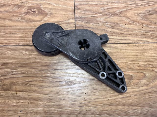 bontott AUDI A4 B5 Szíjfeszítő Görgő