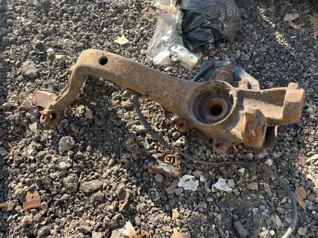 bontott AUDI A4 B5 Bal első Csonkállvány Kerékaggyal