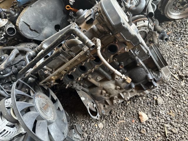 bontott AUDI A4 B5 Motor (Fűzött blokk hengerfejjel)