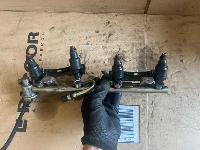 bontott AUDI A4 B5 Porlasztó Sor / Híd